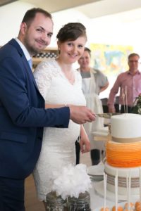 Hochzeitstortenanschnitt in der Schleusenwirtschaft in Woltersdorf.