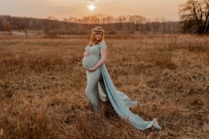 babyshooting_baby_neugeborenenshooting_berlin_brandenburg_schwangerschaftsshooting_sonnenuntergang_babybauchbilder